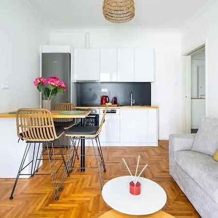 Apartment Urban Haven In Pagrati By Mk
